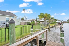 3 bedrooms, Internet - Canal Home Dock BBQ Walk to Beach Fishing (St. Augustine)