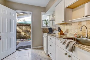 Apartment | 1 bedroom, Internet - Free Parking Smart TV Uptown St Augustine (St. Augustine)