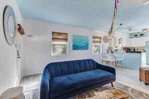 House | 2 bedrooms, Internet - Hot Tub Free Parking Retro Cottage Games (St. Augustine)