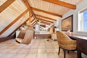 Hus | 4 sovrum, skrivbord och internet