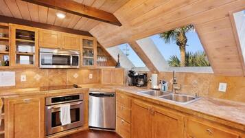 House | 4 bedrooms, desk, Internet