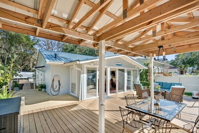 On the Canal New Dock Kayak Bikes Beach Gear