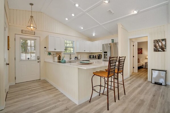 House | 2 bedrooms, Internet - On the Canal New Dock Kayak Bikes Beach Gear (Palm Coast)