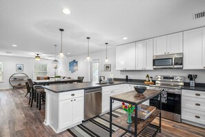 House | 4 bedrooms, desk, Internet