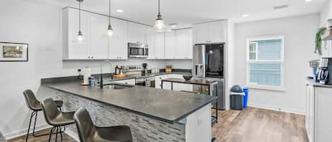 House | 4 bedrooms, desk, Internet