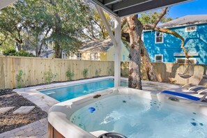 House | 4 bedrooms, desk, Internet