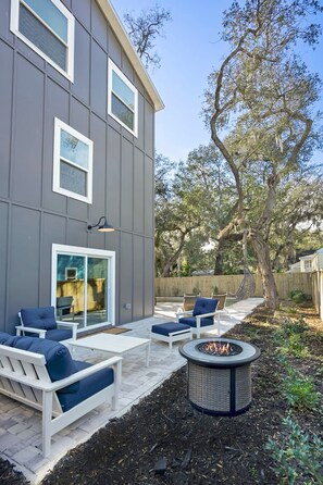 House | 4 bedrooms, desk, Internet