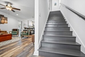 House | 4 bedrooms, desk, Internet