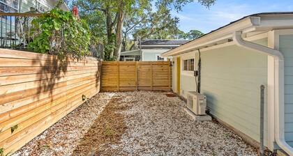 Renovated Bungalow With Work Space Kitchen Patio
