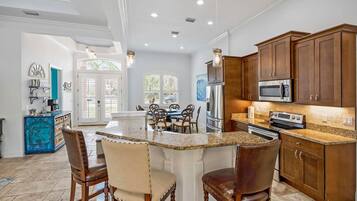 House | 5 bedrooms, Internet