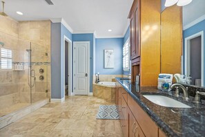 House | 5 bedrooms, Internet - Pool Steps to Sand Near Downtown Beach Gear (St. Augustine)