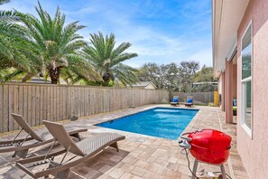 House | 5 bedrooms, Internet - Pool Steps to Sand Near Downtown Beach Gear (St. Augustine)