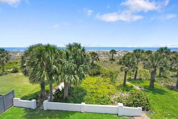 House | 2 bedrooms, Internet - Oceanfront in St Aug Beach Patio BBQ Smart TVs (St. Augustine)