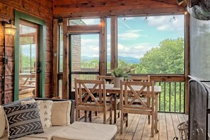House | 3 bedrooms, Internet - Hot Tub 3 Fireplaces Mountain Views Game Room (Blue Ridge)
