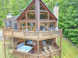 House | 3 bedrooms, Internet - Hot Tub 3 Fireplaces Mountain Views Game Room (Blue Ridge)