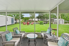 2 bedrooms, Internet - Qt Cottage on Dunn s Creek Fire Pit Kayaks (Satsuma)