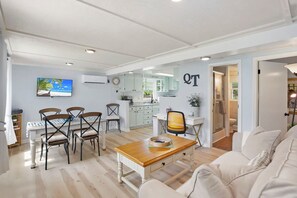 2 bedrooms, Internet - Qt Cottage on Dunn s Creek Fire Pit Kayaks (Satsuma)