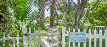 Welcome Basket Pool By Beach Fire Pit BBQ PS4