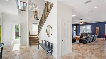 House | 5 bedrooms, Internet