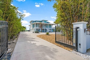 House | 4 bedrooms, Internet - 400 Steps to Sand Waterfront Luxury w Dock Pool (St. Augustine)