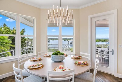 400 Steps to Sand Waterfront Luxury w Dock Pool