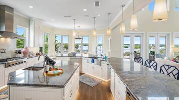 House | 4 bedrooms, Internet