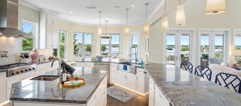 400 Steps to Sand Waterfront Luxury w Dock Pool