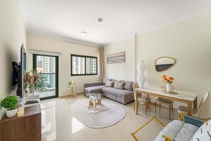 Room - Luxury Marina Living With Pool Gym Near the Beach (Dubai)