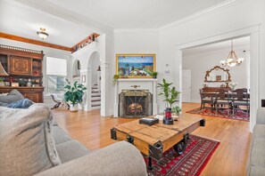 Casa | 4 habitaciones, escritorio y internet 