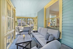 House | 4 bedrooms, desk, Internet