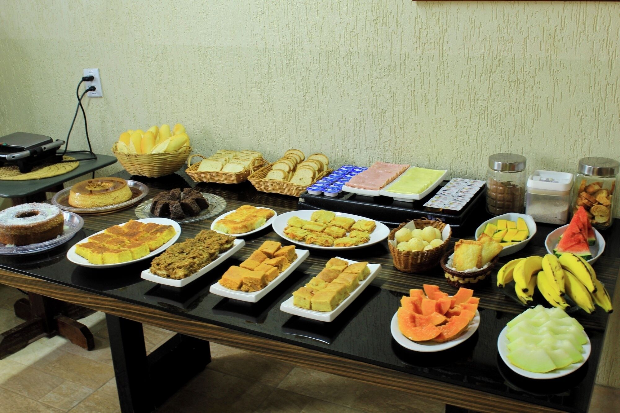 包每日自助早餐