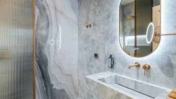 Superior Double Room | Minibar, in-room safe, desk, soundproofing