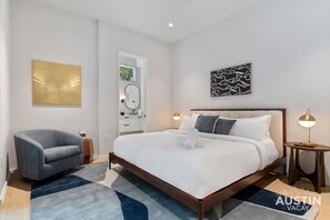 5 Schlafzimmer, Schreibtisch, Bügeleisen/Bügelbrett, kostenloses WLAN
