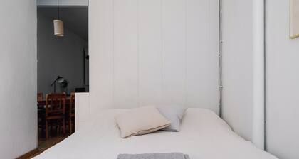 Vintage 1BR Apt in Kamppi