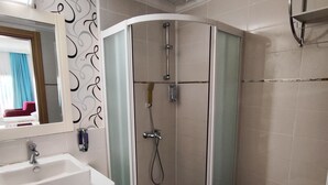 A bathroom with a shower, sink, and toilet. - Uğur Otel (Kas)