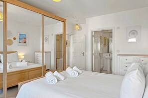 2 chambres, fer et planche à repasser, Wi-Fi gratuit, draps fournis