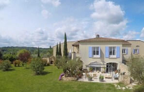 Exterior - Escape to a winery: Maison Givaudan (Cavillargues)