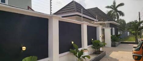 Fachada de la propiedad