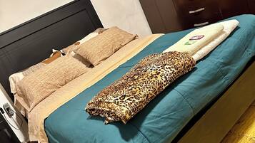 1 habitación, tabla de planchar con plancha, wifi y ropa de cama