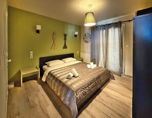 2 bedrooms, iron/ironing board, WiFi, bed sheets