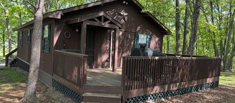 Cozy 2-bedroom cabin in tranquil Millmont with AC, free WiFi, fire pit, hammock