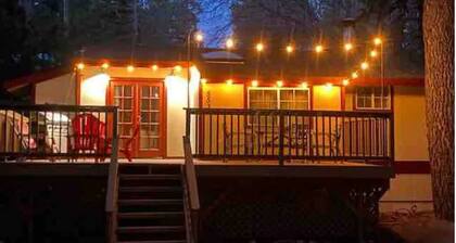 Charming 2-bedroom cabin in Green Valley Lake with AC, WiFi