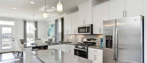 Mikrowelle, Ofen, Herdplatte, Geschirrspüler