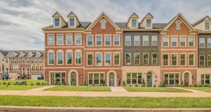 3 Br Modern Townhome Newly Built - 15 mins from Downtown DC