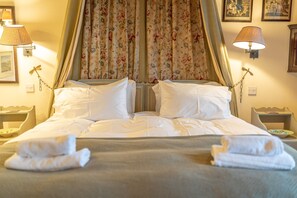 1 bedroom, travel cot, WiFi, bed sheets
