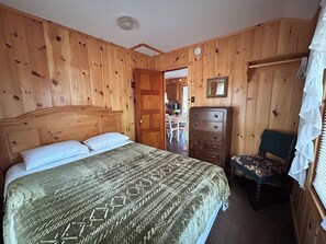 2 habitaciones, cuna de viaje y ropa de cama 