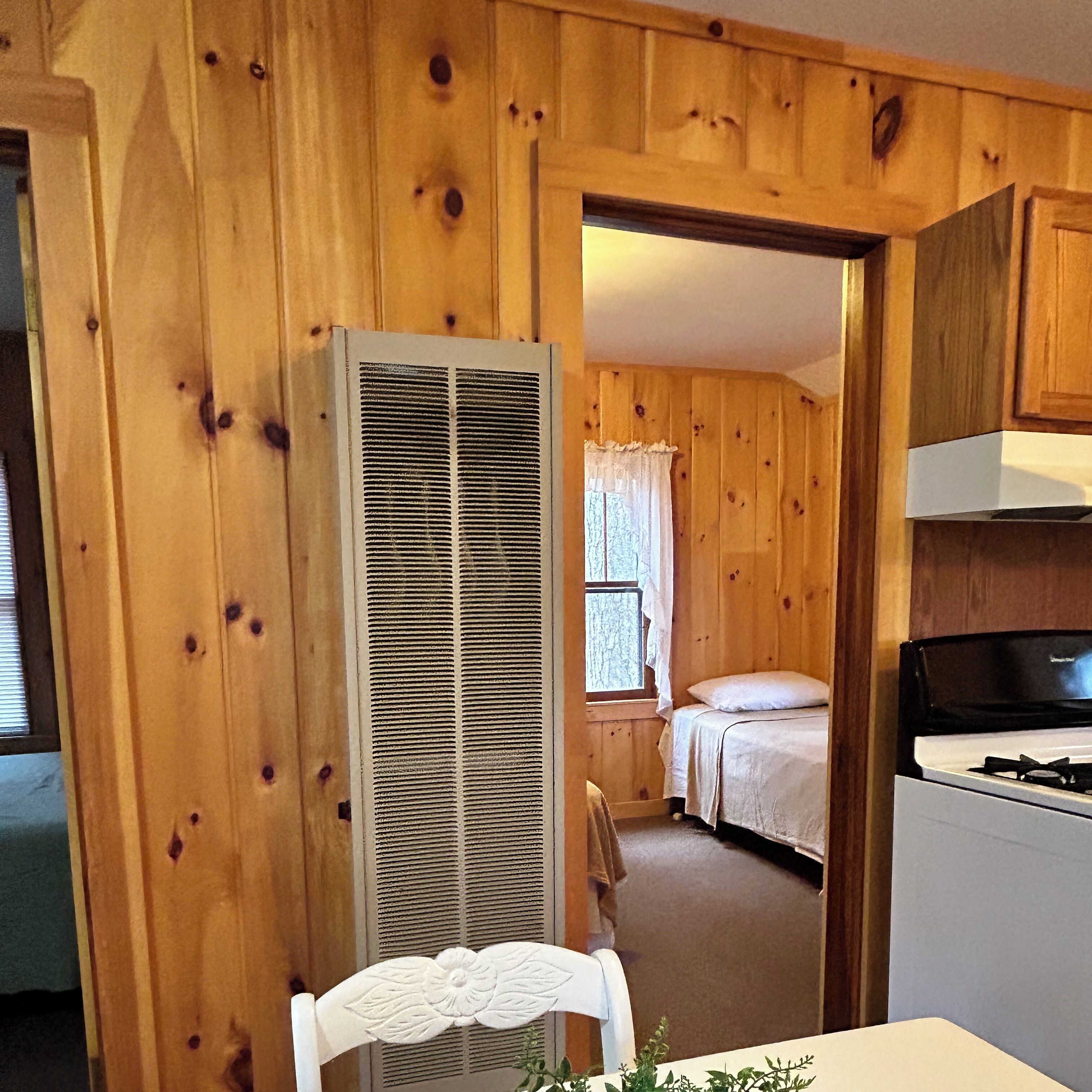 2 chambres, lit parapluie, draps fournis