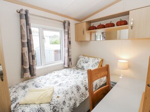 3 bedrooms, individually decorated, individually furnished, free WiFi