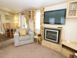 Living area - Cates Cozy Cabin (Carlisle)