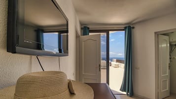 Apartment, 2 Bedrooms, Smoking, Balcony | Interior